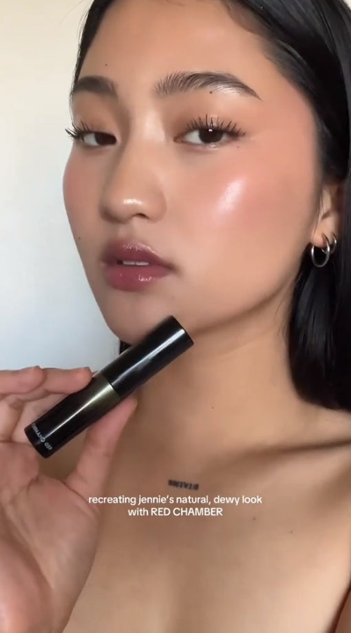 RED CHAMBER WANDERING Dewy Multi-Purpose Stick